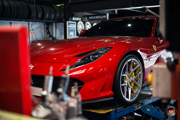 Фото дисков Vossen S21-01 Полированный лак на Ferrari 812