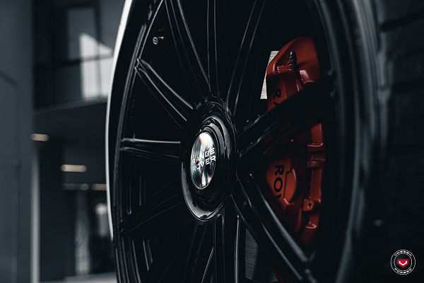 Фото дисков Vossen S17-12 Черный глянец на Land Rover Range Rover V