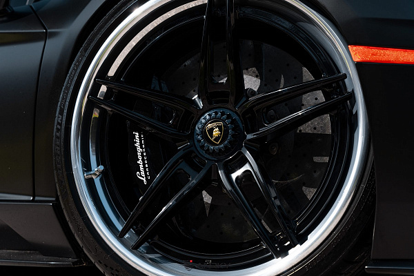 Фото дисков Anrky AN37 Черный глянец на Lamborghini Aventador