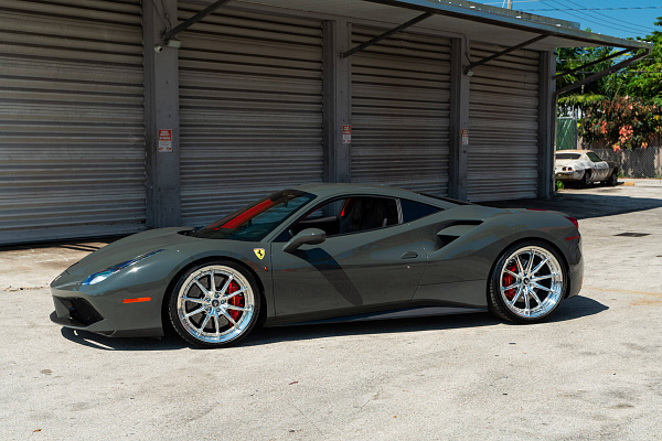 Фото дисков HRE S104SC Полированный лак на Ferrari 488