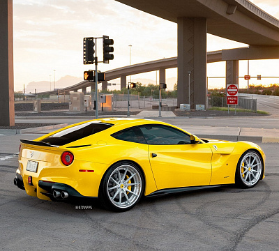 Фото дисков Strasse Wheels SV10 Deep Concave FS на Ferrari 812