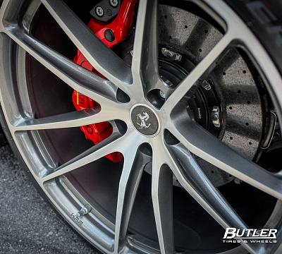 Фото дисков HRE P104 на Ferrari 488