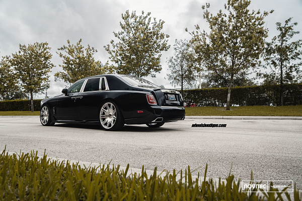 Фото дисков NOVITEC SP2 Глянцевый тонированный лак на Rolls-Royce Phantom