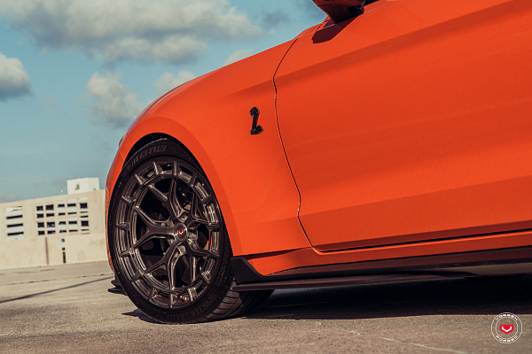 Фото дисков Vossen LC3-01 Глянцевый темный лак на Ford Mustang VI