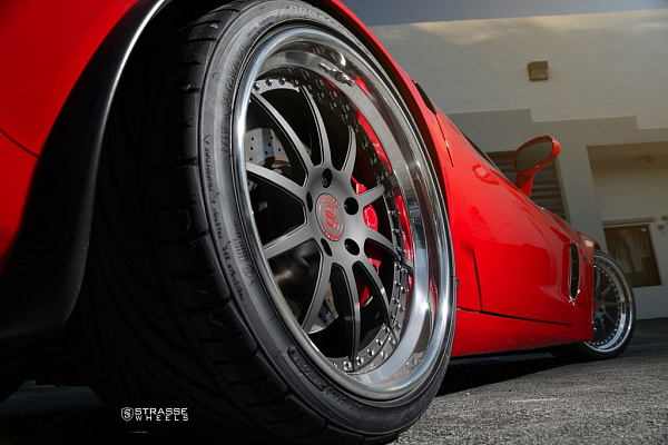 Фото дисков Strasse Wheels R10 Performance Другой цвет на Chevrolet Corvette C6