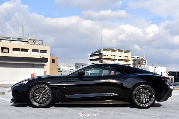 Фото дисков Anrky RS3.2 Глянцевый темный лак на Aston Martin Zagato