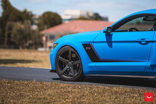 Фото дисков Vossen CV3 Глянцевый графит на Ford Mustang VI