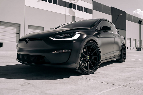 Фото дисков Brixton Forged R11-R Черный матовый на Tesla Model X