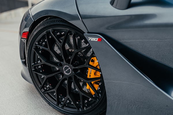 Фото дисков Brixton Forged CM6-R Черный сатин на McLaren 720S