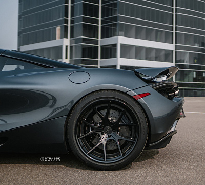 Фото дисков Strasse Wheels SM5R Deep Concave FS на McLaren 720S