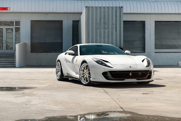 Фото дисков Anrky AN28 Полированный лак на Ferrari 812
