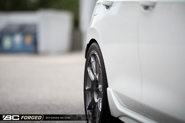 Фото дисков BC Forged KZ15 Глянцевый темный лак на Volkswagen Golf VIII