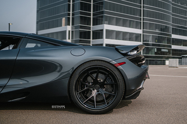 Фото дисков Strasse Wheels SM5R Deep Concave FS Черный сатин на McLaren 720S