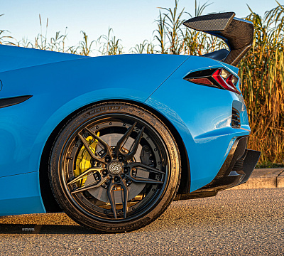 Фото дисков Strasse Wheels SV4-RS Deep Concave FS на Chevrolet Corvette C8