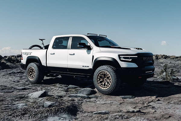 Фото дисков Brixton Forged BX02-M Сатиновая бронза на Ram 1500 V
