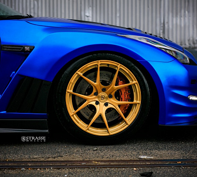 Фото дисков Strasse Wheels SM5R Deep Concave Monoblock на Nissan GT-R