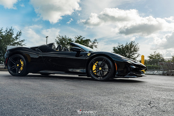 Фото дисков Anrky AN17 Черный глянец на Ferrari SF90