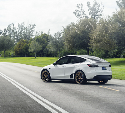 Фото дисков Vossen M-X4T на Tesla Model Y