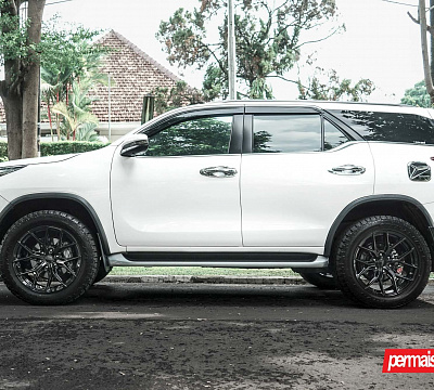 Фото дисков Vossen HF6-4 на Toyota Fortuner II
