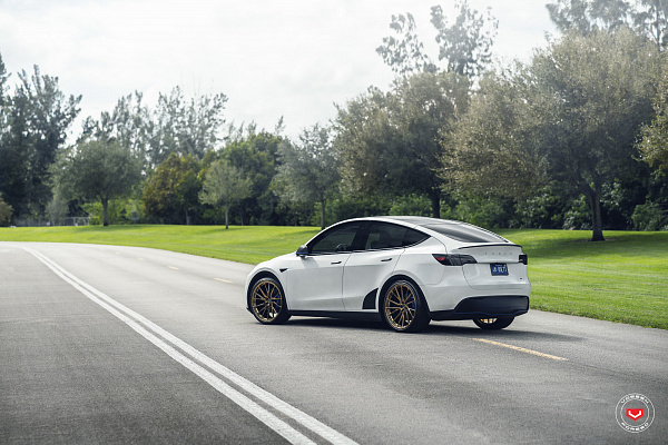 Фото дисков Vossen M-X4T Глянцевое темное золото на Tesla Model Y