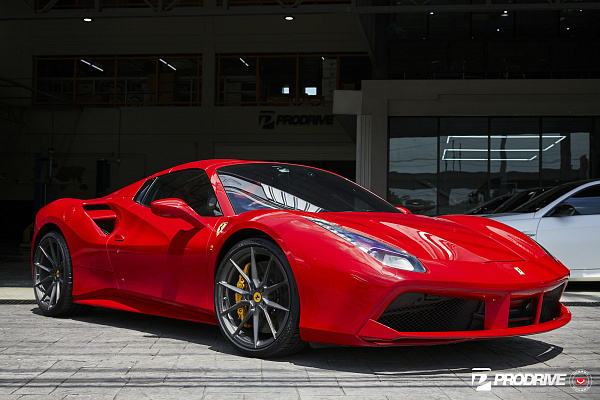 Фото дисков Vossen EVO-2 Глянцевый темный лак на Ferrari 488