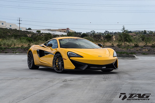 Фото дисков HRE P104 Глянцевый тонированный лак на McLaren 570S