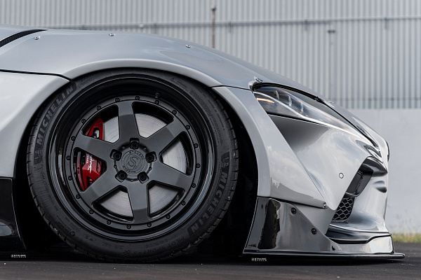 Фото дисков Strasse Wheels S6 Competition Черный сатин на Toyota Supra A90