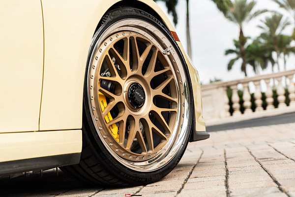 Фото дисков HRE 300 Глянцевая шампань на Porsche 911 VIII
