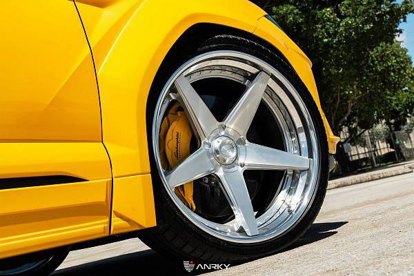 Фото дисков Anrky RS5.3 Глянцевый лак на Lamborghini Urus