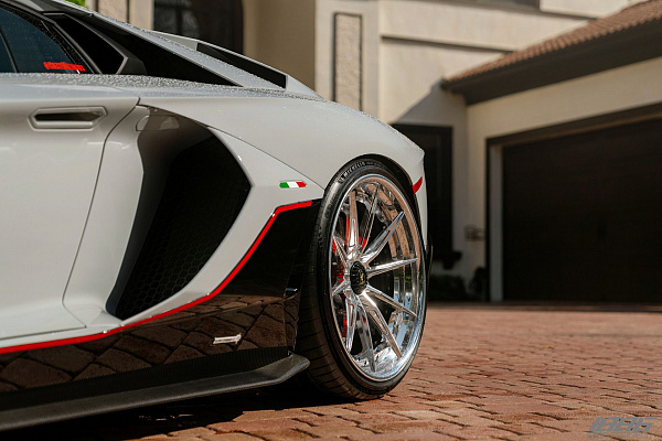 Фото дисков 1886 Wheels G010 Полированный лак на Lamborghini Aventador