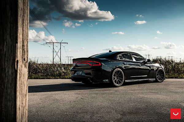 Фото дисков Vossen HF-3 Глянцевый графит на Dodge Charger VII