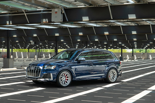 Фото дисков Brixton Forged CM6-R Полированный лак на Audi Q7 (4M)
