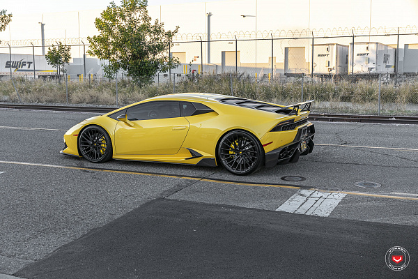Фото дисков Vossen EVO-6T Черный глянец на Lamborghini Huracan