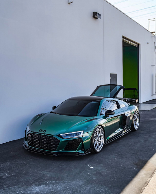 Фото дисков PF7 Глянцевый лак на Audi R8 (4S)