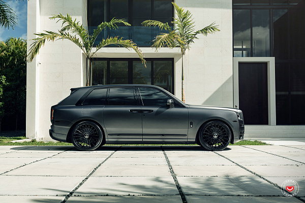 Фото дисков Vossen S17-15T Черный глянец на Rolls-Royce Cullinan