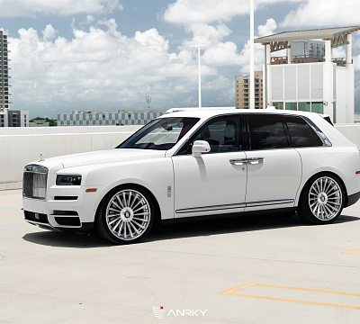 Фото дисков Anrky RF-382 на Rolls-Royce Cullinan