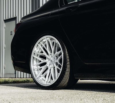 Фото дисков Strasse Wheels SV10M-RS Deep Concave FS на BMW 7 (G11/G12)