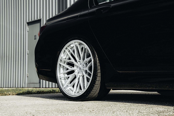 Фото дисков Strasse Wheels SV10M-RS Deep Concave FS Глянцевый лак на BMW 7 (G11/G12)