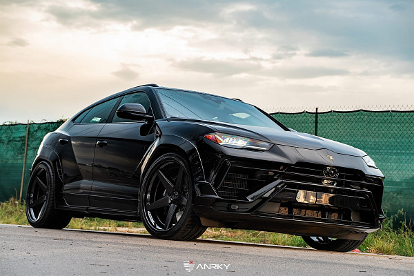 Фото дисков Anrky RS5.3 Черный сатин на Lamborghini Urus