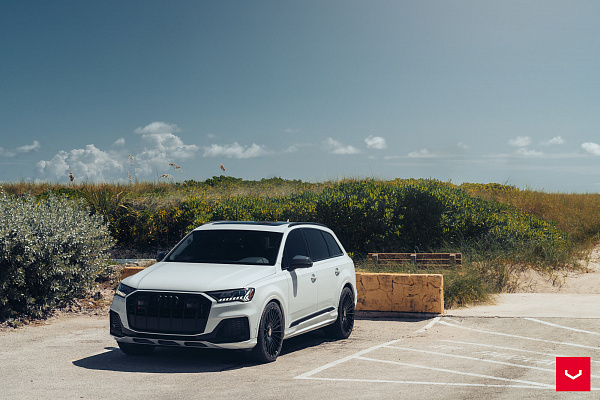 Фото дисков Vossen HF-8 Черный глянец на Audi Q7 (4M)