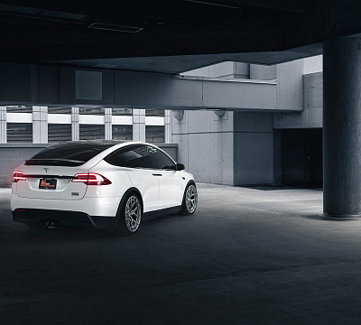 Фото дисков Vossen LC3-01 на Tesla Model X