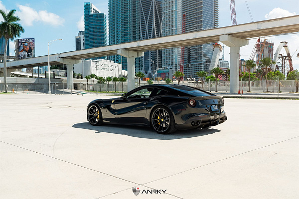 Фото дисков Anrky AN12 Черный глянец на Ferrari F12