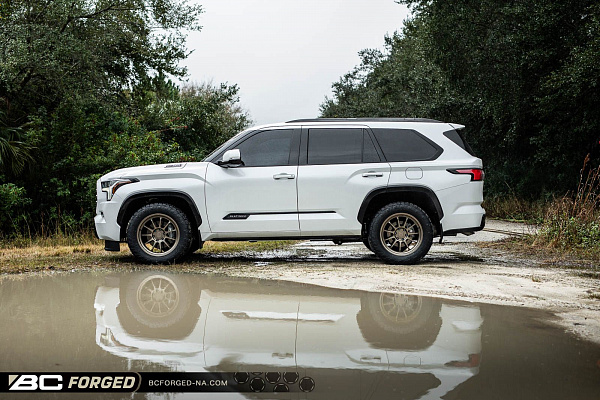 Фото дисков BC Forged TD01 Сатиновая бронза на Toyota Sequoia III
