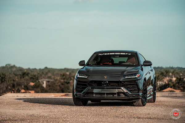Фото дисков Vossen S17-01 Черный глянец на Lamborghini Urus