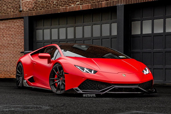 Фото дисков Strasse Wheels SV1 Deep Concave Monoblock Черный глянец на Lamborghini Huracan
