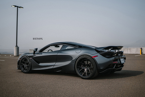 Фото дисков Strasse Wheels SM5R Deep Concave FS Черный сатин на McLaren 720S