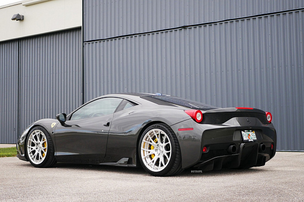 Фото дисков Strasse Wheels SM7R Deep Concave Duoblock Глянцевый лак на Ferrari 458