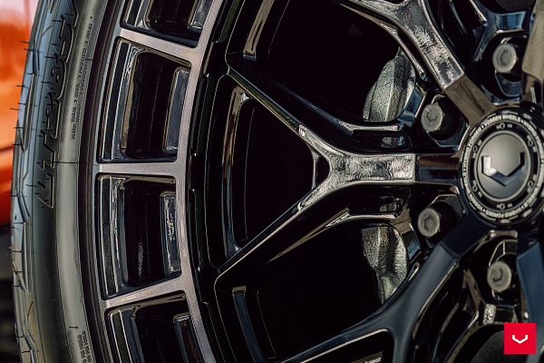 Фото дисков Vossen HFX-1 (6-Lug) Черный глянец на Toyota Sequoia III
