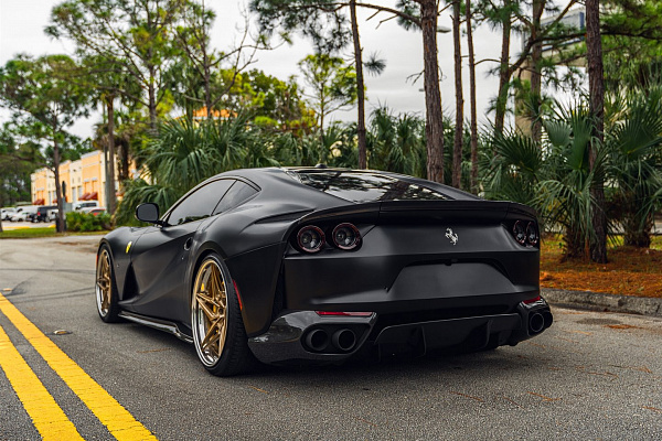 Фото дисков Anrky S3-X3 Глянцевое темное золото на Ferrari 812