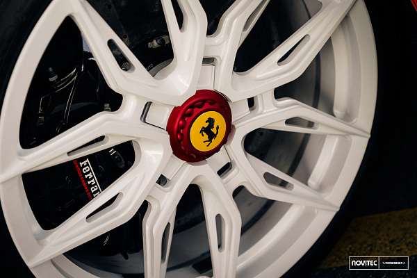 Фото дисков NOVITEC NF11 Белый глянец на Ferrari 296